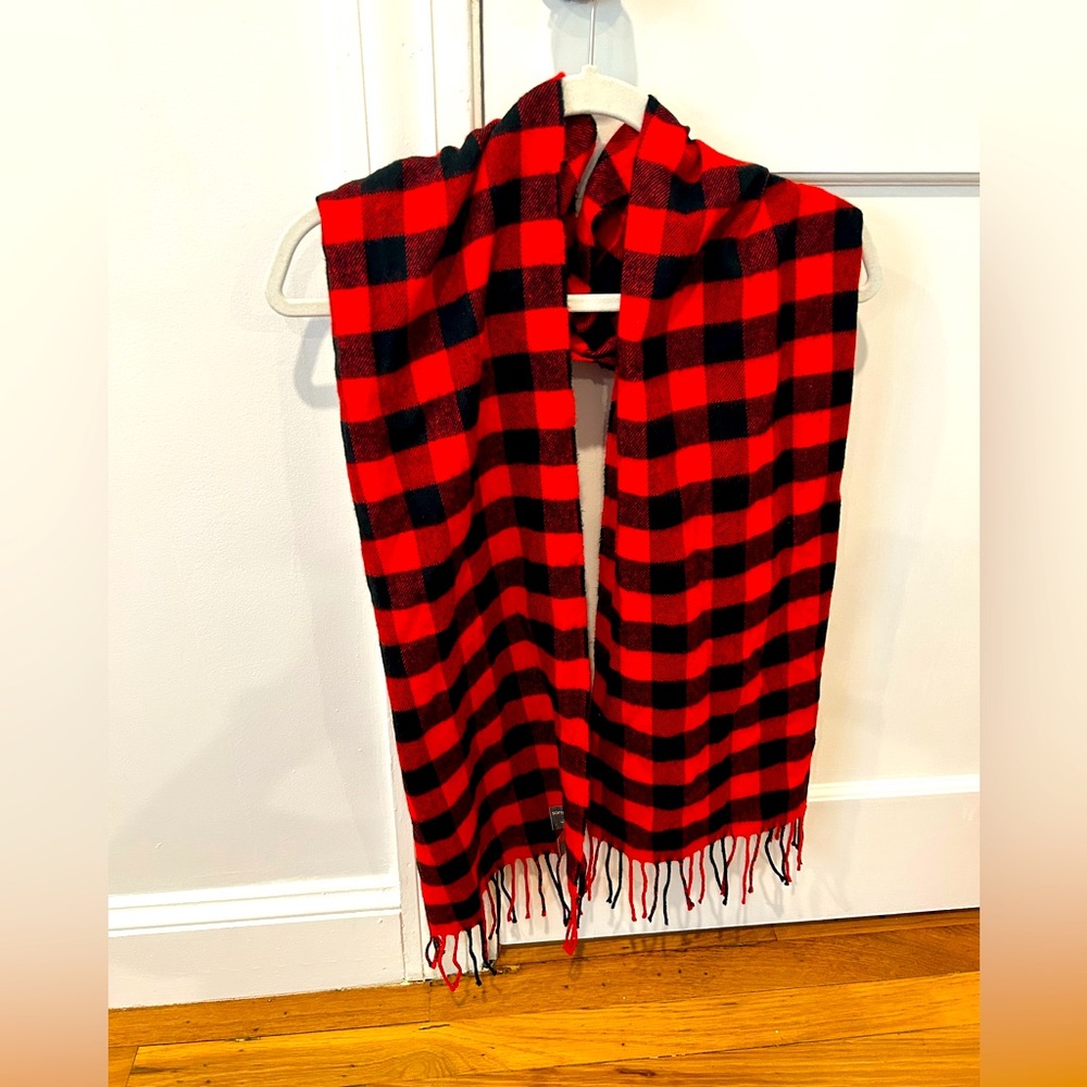 Red & black scarf 🧣